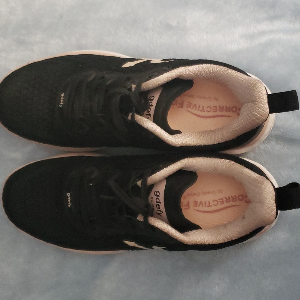 Gdefy running shoes, size 9
